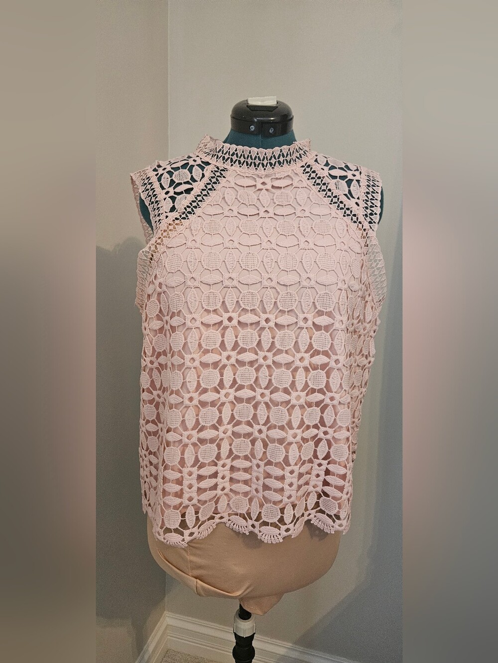 Laundry By Shelli Segal Pink Crochet Sleeveless Mock Neck Top